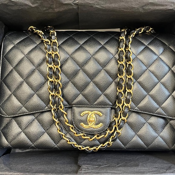 Host pick 🎉🎉 jumboChanel caviar gorgeous in new condition  🎉🎉 - Picture 4 of 16